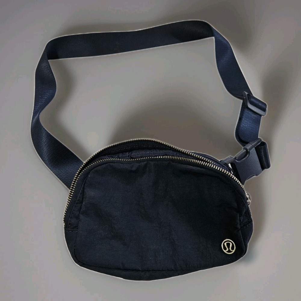 Lululemon Everywhere Belt Bag 1L Navy Blue Women's Bag Silver Hardware